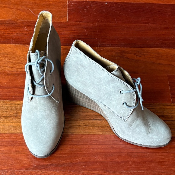 NWOB Lucky Brand Suede Wedge Lace Up Bootie - Picture 1 of 9